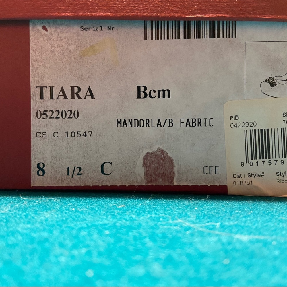 Salvatore Ferragamo Tiara heels. Size 8 1/2. Style RIBES70. Style# 01B791. New.